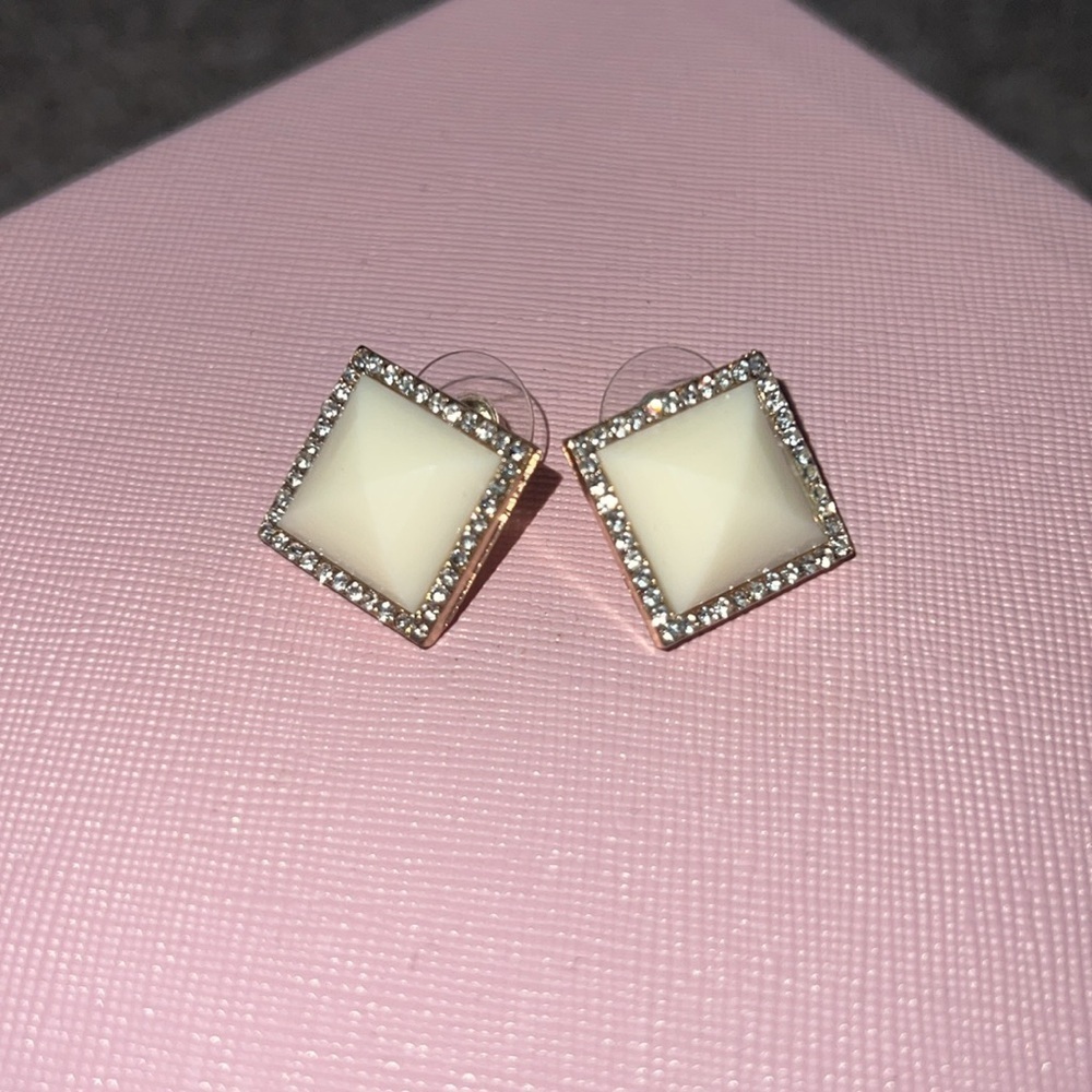 Women’s earrings
